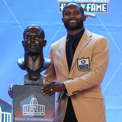 Champ Bailey accepting his Hall of Fame statue